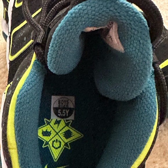 Nike Kids Black and Neon Green Sneakers - Picture 4 of 5